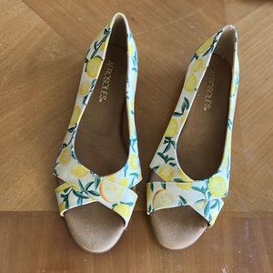 Size 6.5 Women’s Shoe. Lemons on the shoes. Open toe.